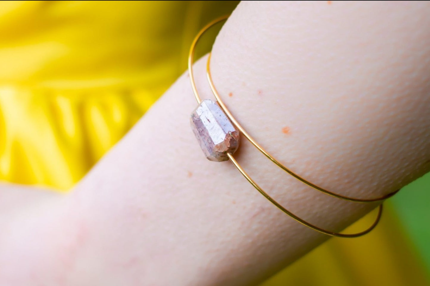 Round Bangle with  hand-cut Gemstones