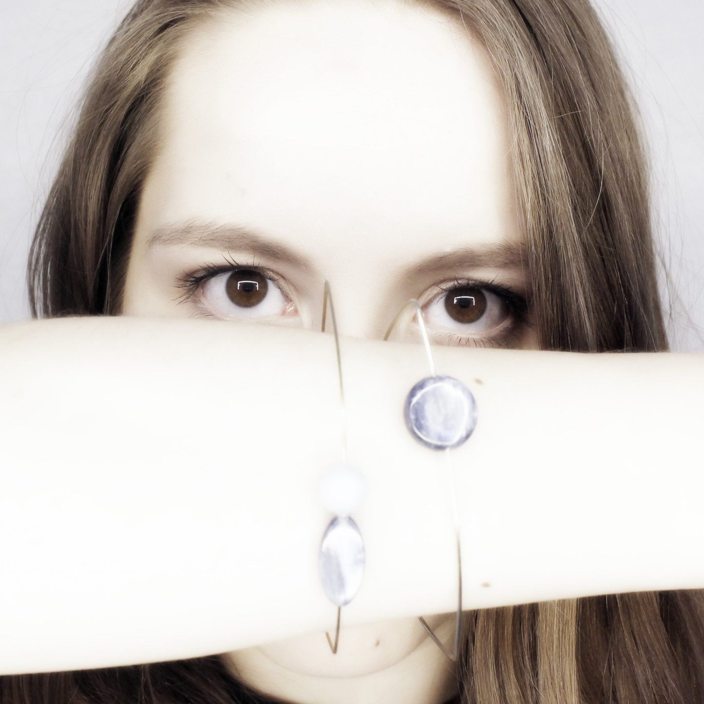 Triangle Bangle with hand-cut precious Gemstones