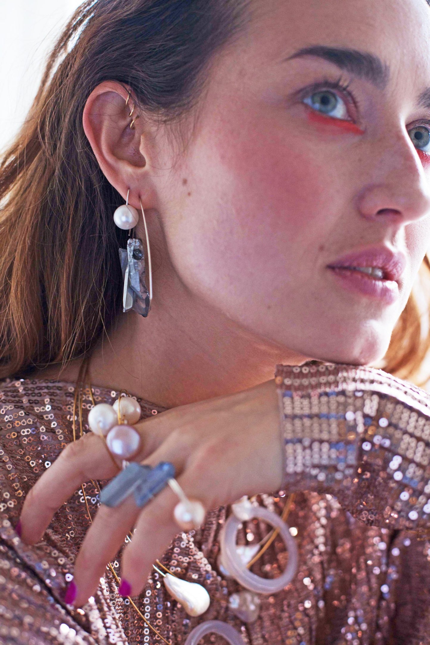 Short Curve Earrings with Round Freshwater Pearls (9mm)