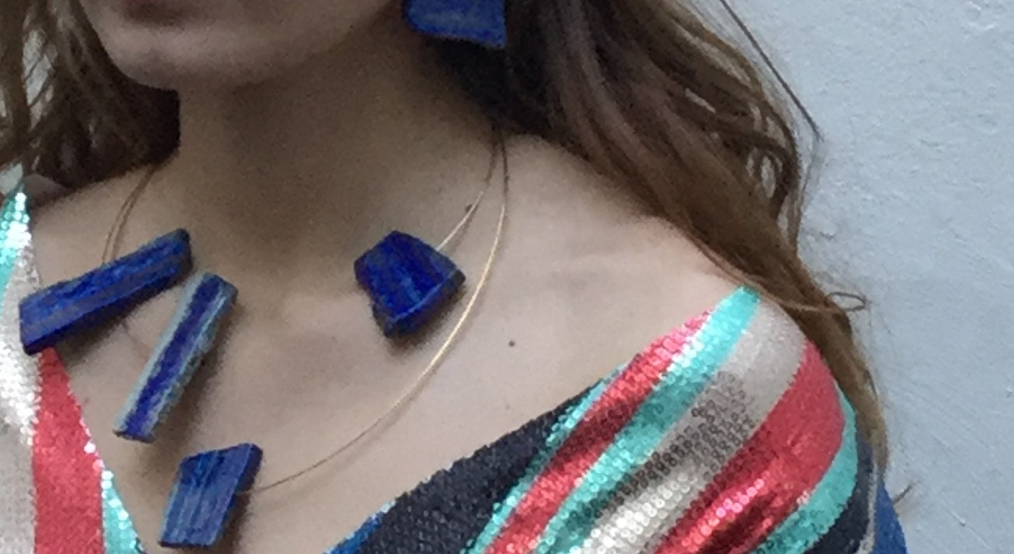 Round Neckwire with Large Lapis Lazuli