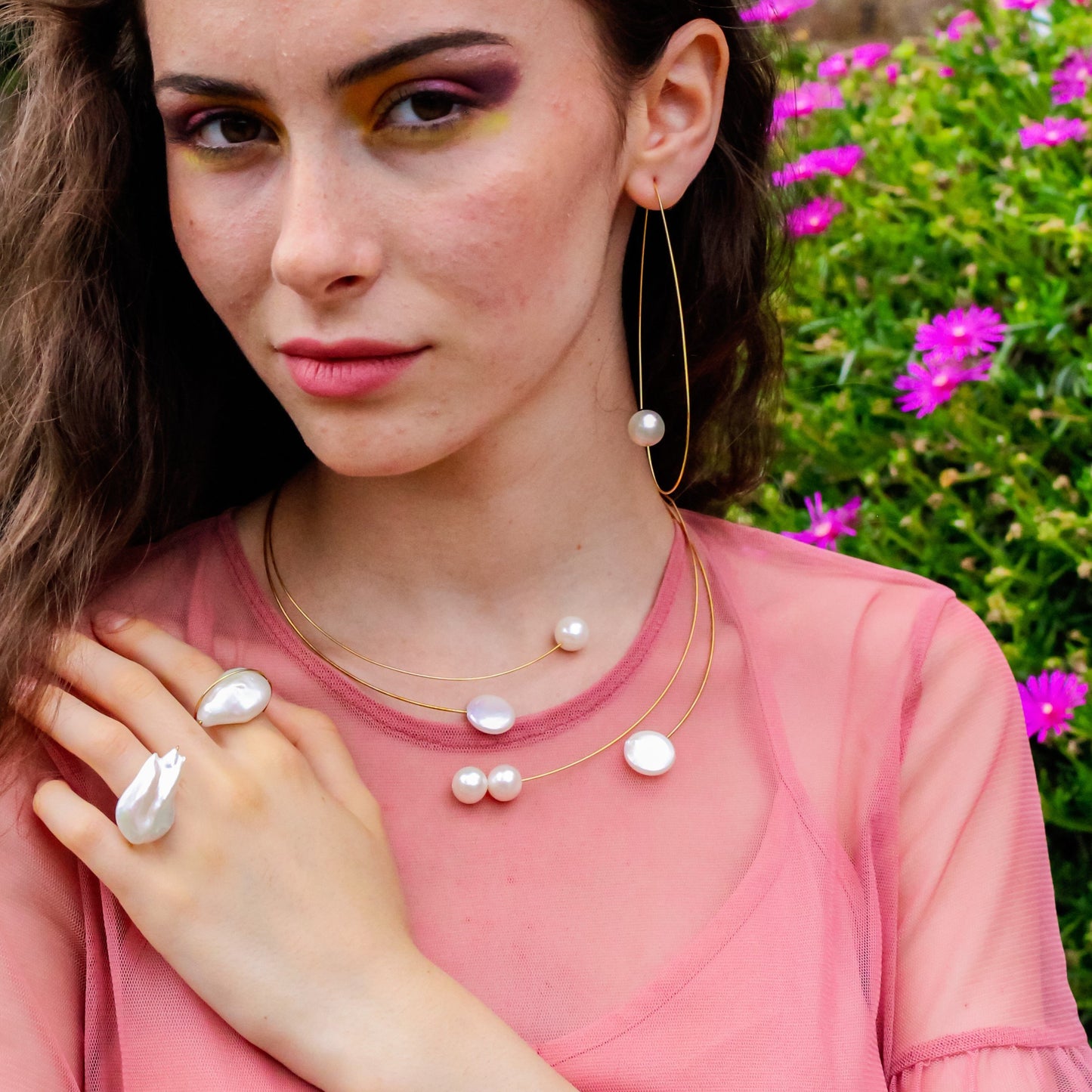 Round Neckwire with White Freshwater Button Pearls (14/16mm)