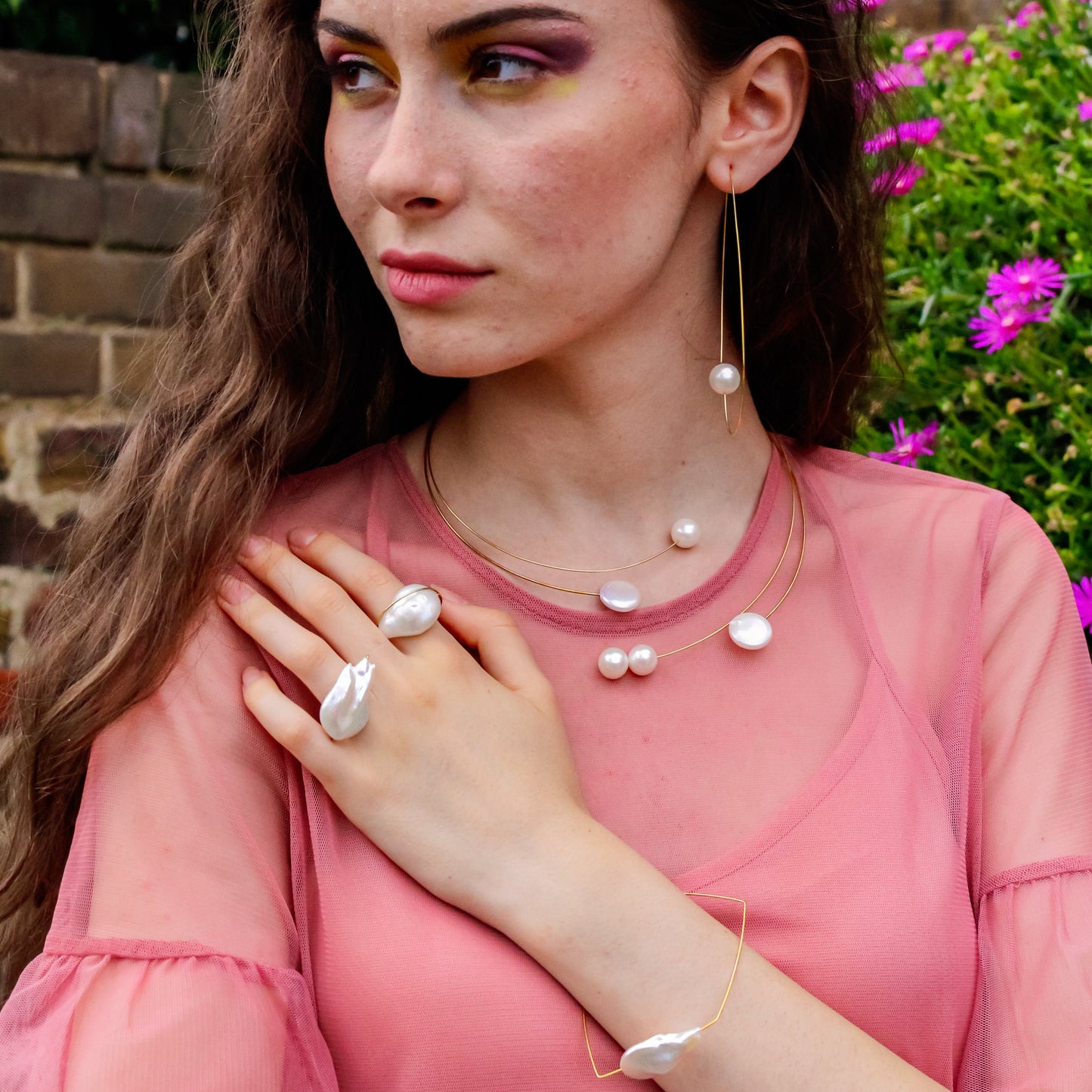 Round Neckwire with White Freshwater Button Pearls (14/16mm)