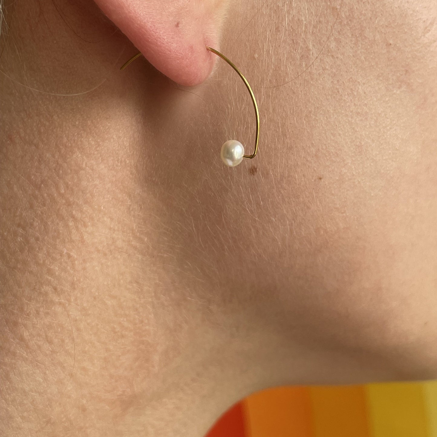 Curve Earrings with Round Freshwater Pearls (7mm)