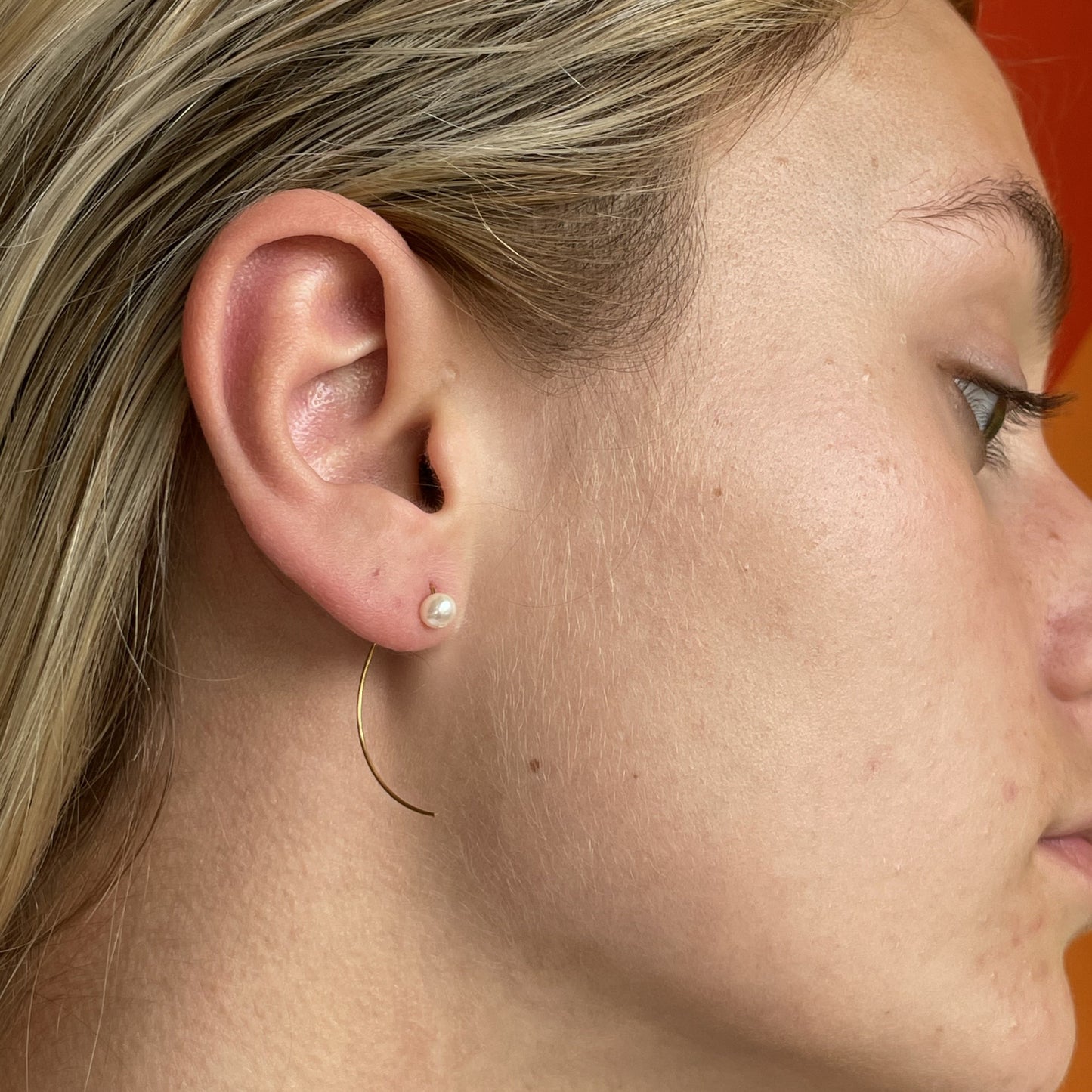 Curve Earrings with Round Freshwater Pearls (7mm)