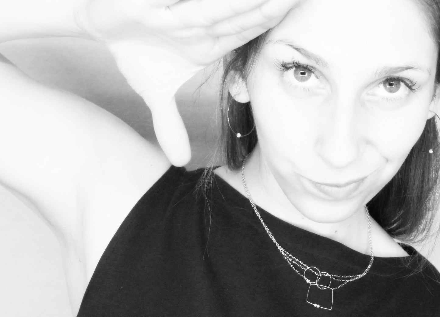 Medium Oval Pendant Necklace with Round Freshwater Pearl