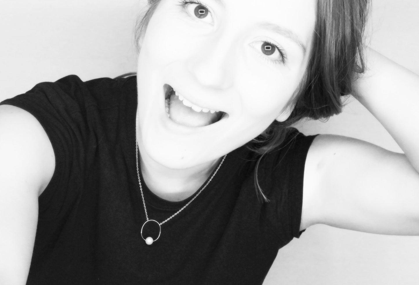 Medium Oval Pendant Necklace with Round Freshwater Pearl