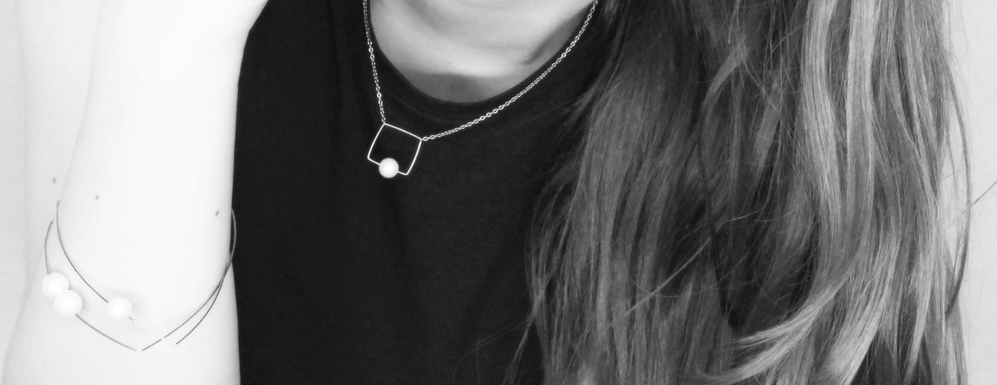 Medium Circle Pendant Necklace with Round Freshwater Pearl