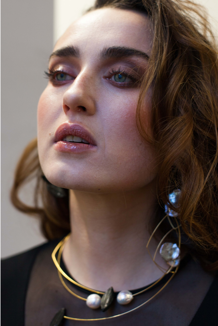 Round Neckwire with White Freshwater Button Pearls (14/16mm)