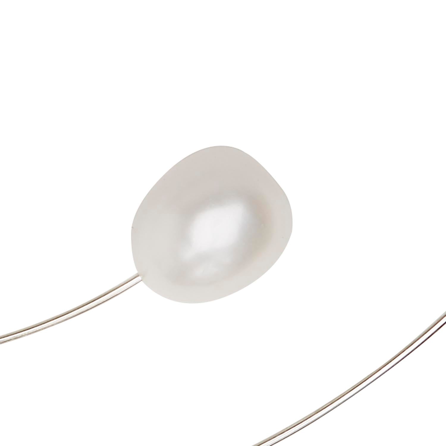 Round Asymmetric Neck Wire with White Pearls