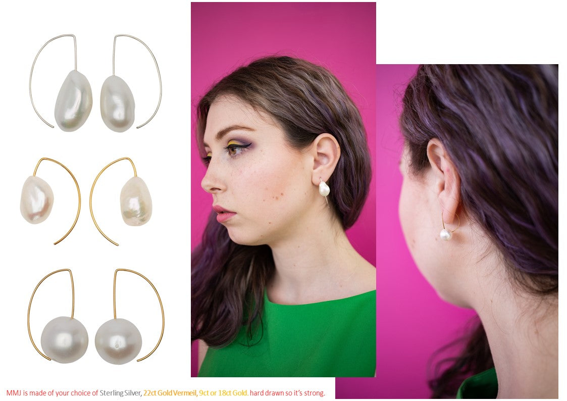 Short Curve Earrings with Round Freshwater Pearls (9mm)