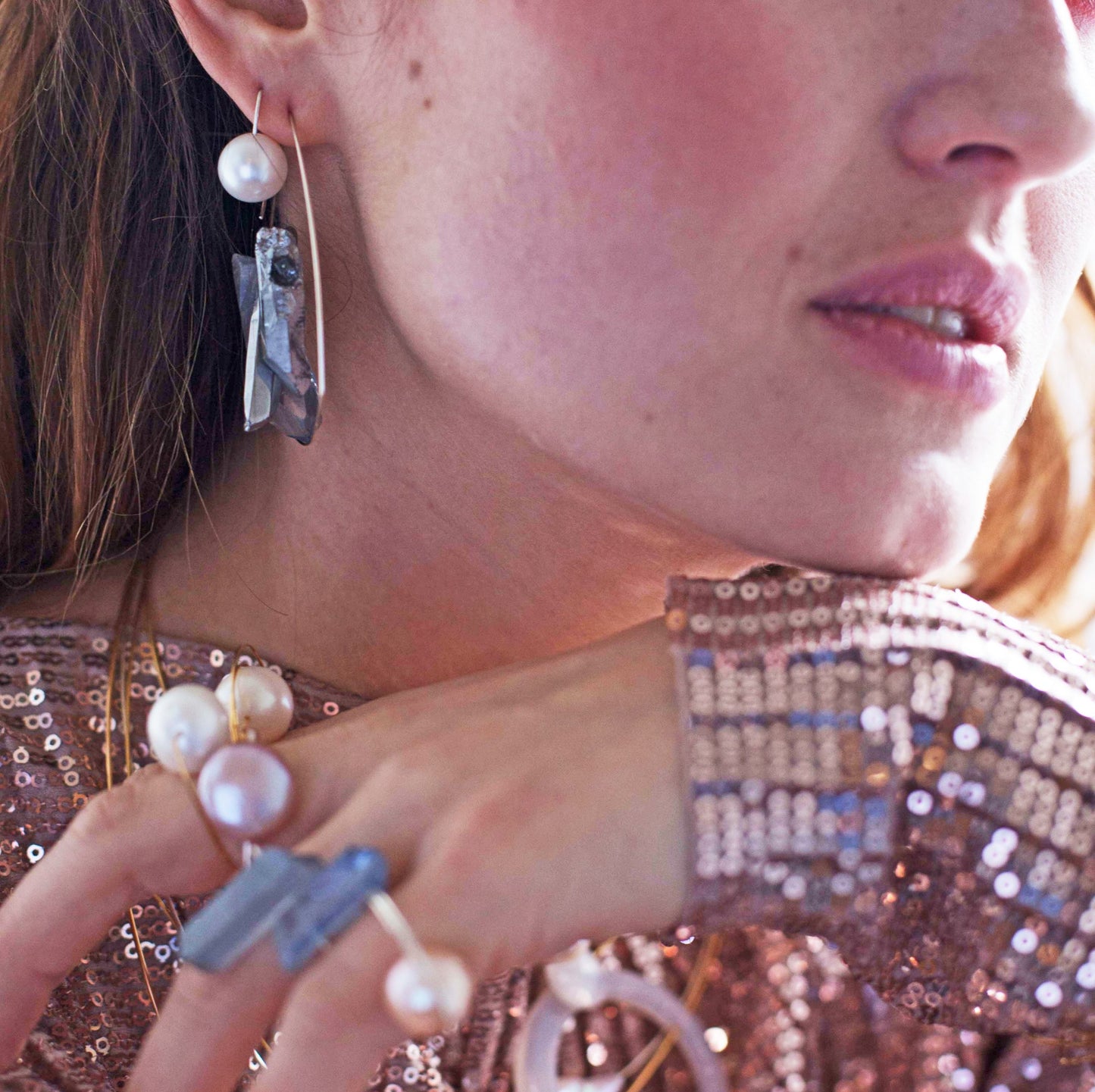 Short Curve Earrings with White Baroque Pearls