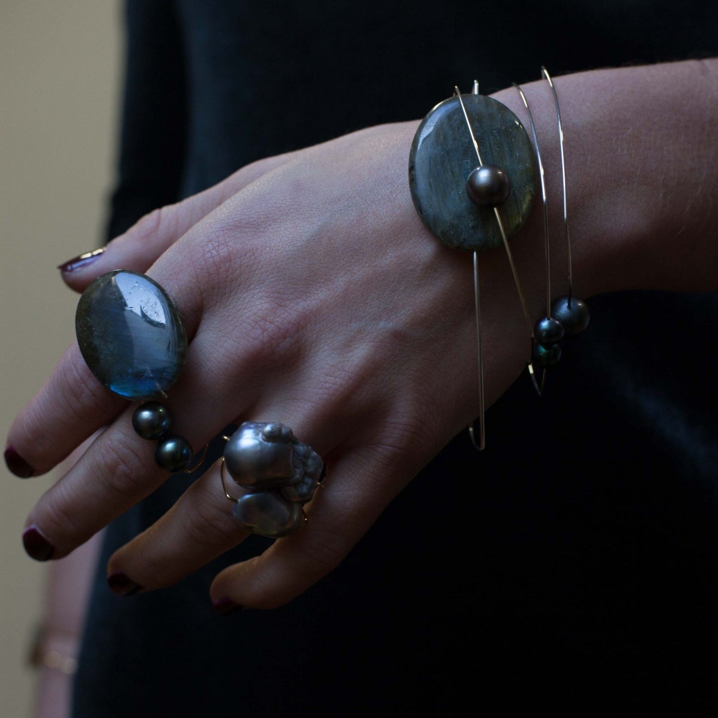 Oval Bangle with hand-cut precious gemstones