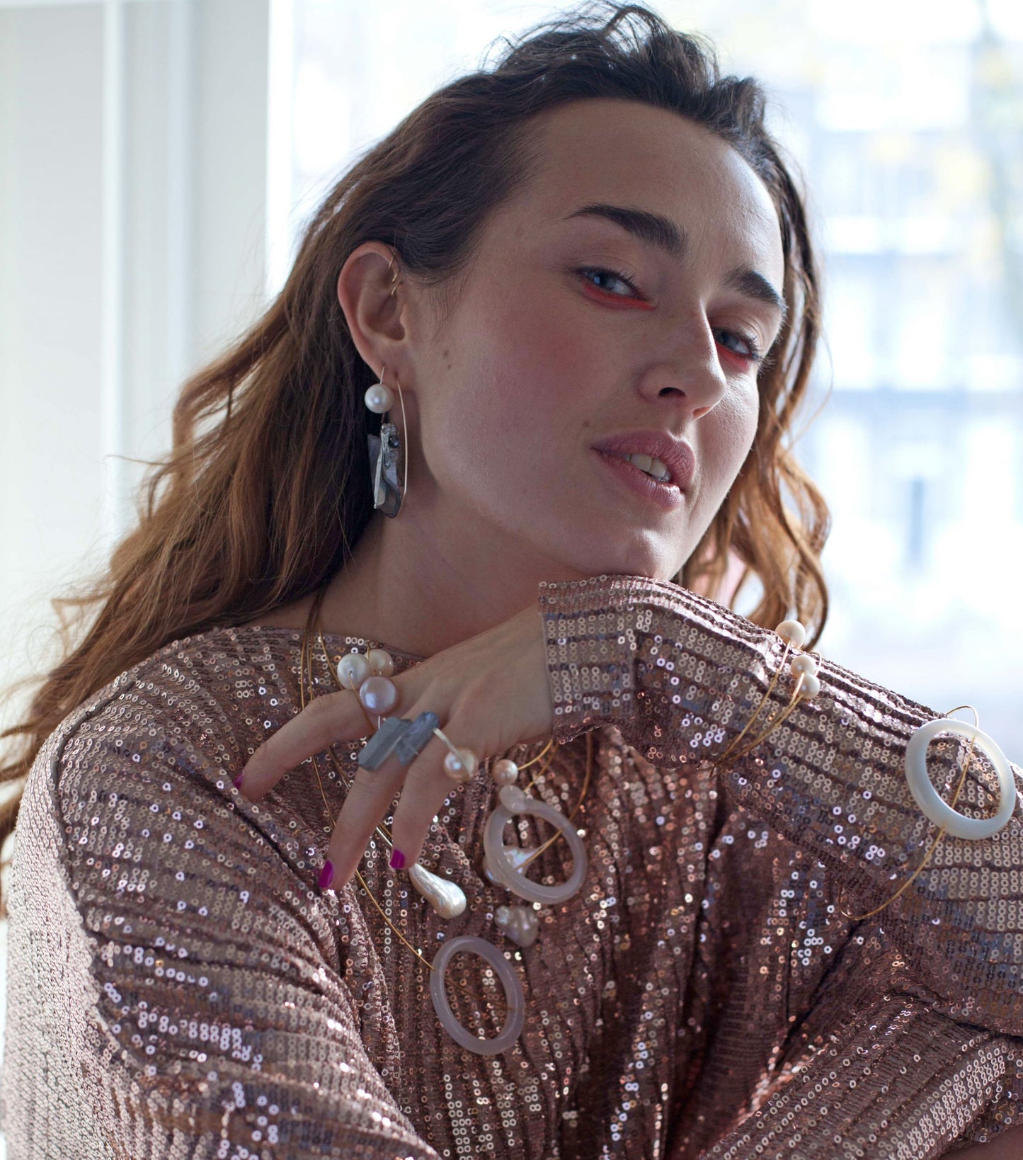 Short Curve Earrings with Round Freshwater Pearls (9mm)