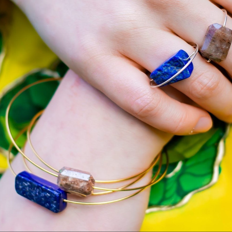 Round Bangle with hand-cut Gemstones