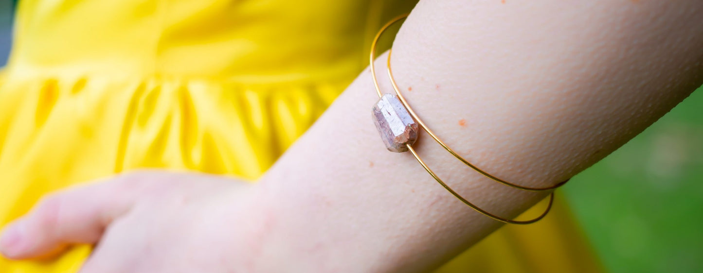 Round Bangle with hand-cut Gemstones