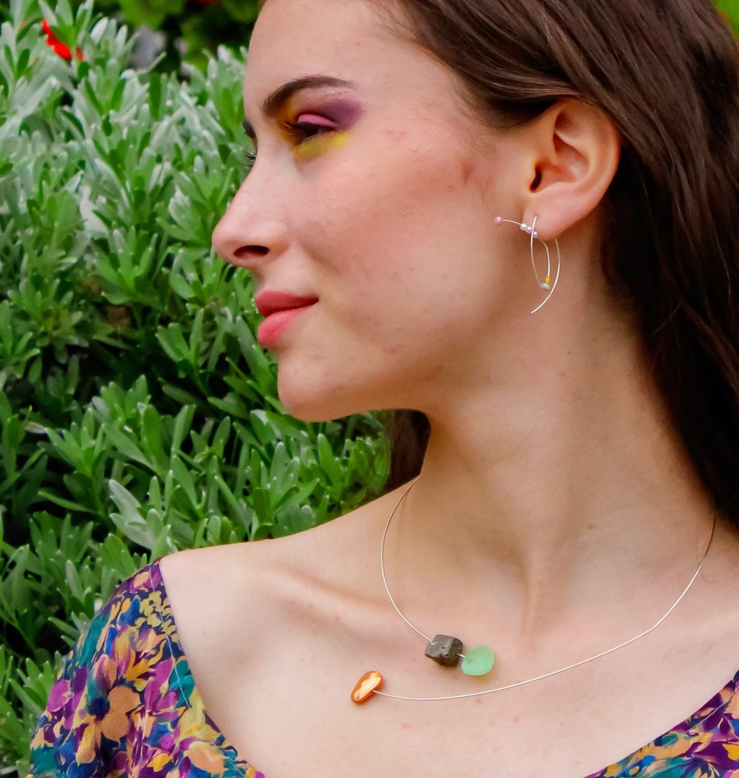 Asymmetric Neckwires with hand-cut gemstones