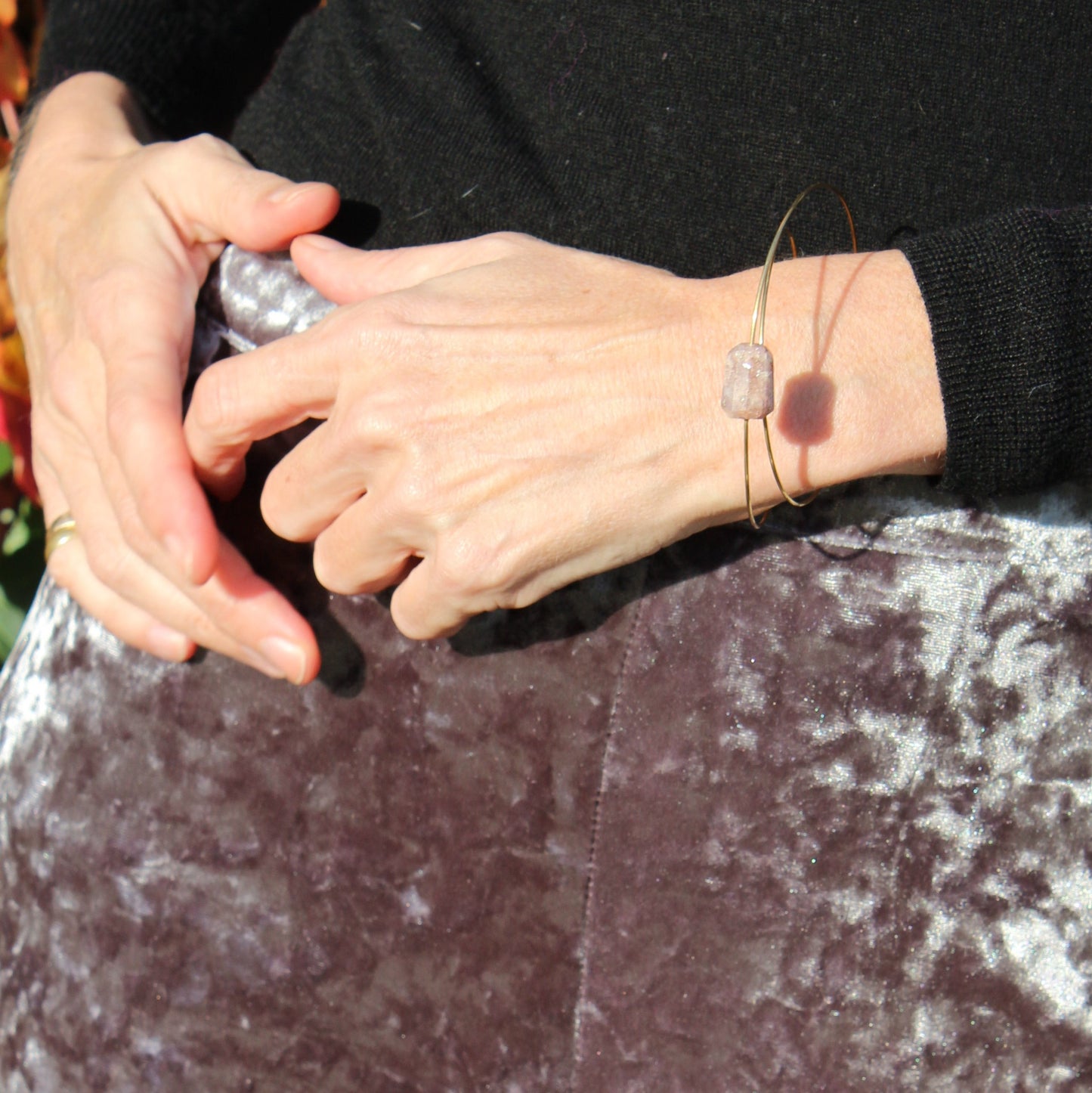 Round Bangle with hand-cut Gemstones