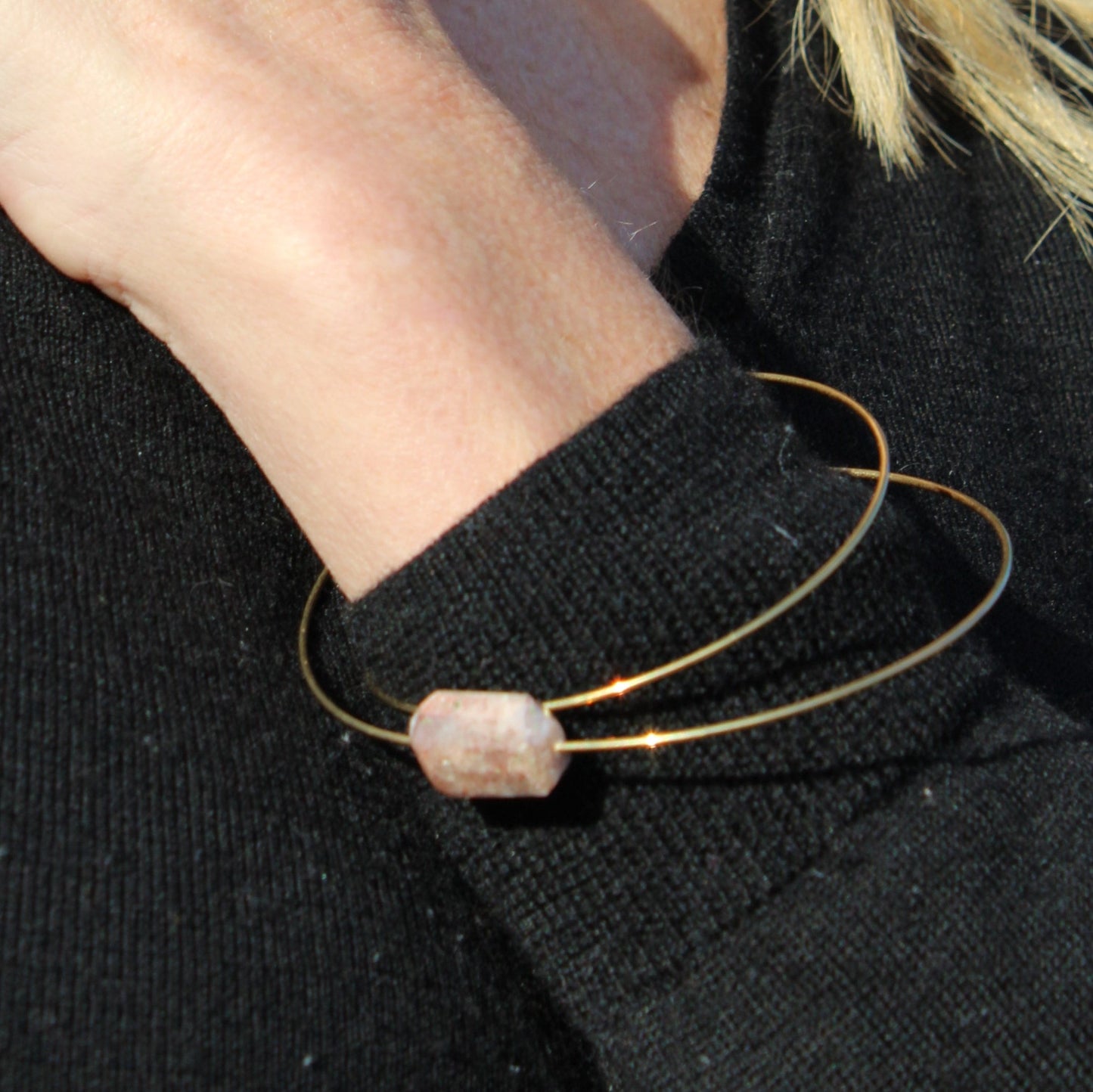 Round Bangle with hand-cut Gemstones