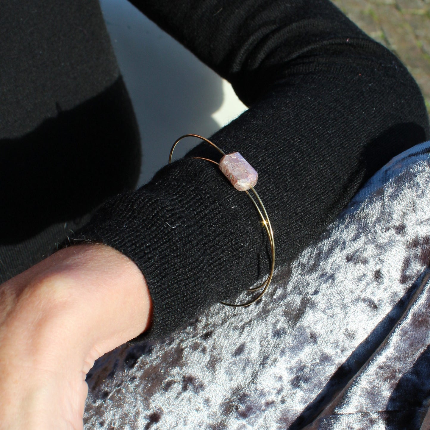 Round Bangle with hand-cut Gemstones